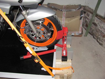 Radklemme.jpg (210.9 KiB) 7010 mal betrachtet Die Radklemme wird nur durch die Profile <br />fixiert, sodas ich sie auch anders verwenden kann.